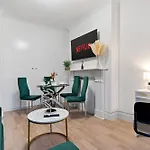 Stylish Pad In London