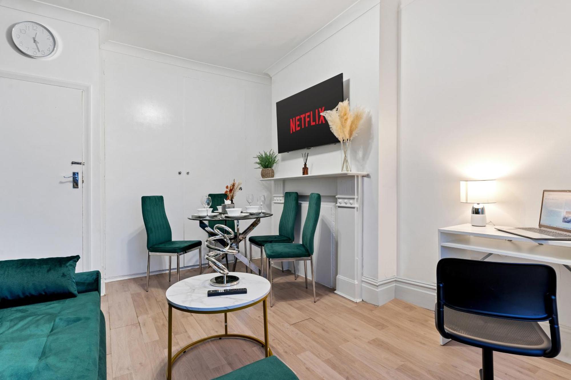 Stylish Pad In * Londra